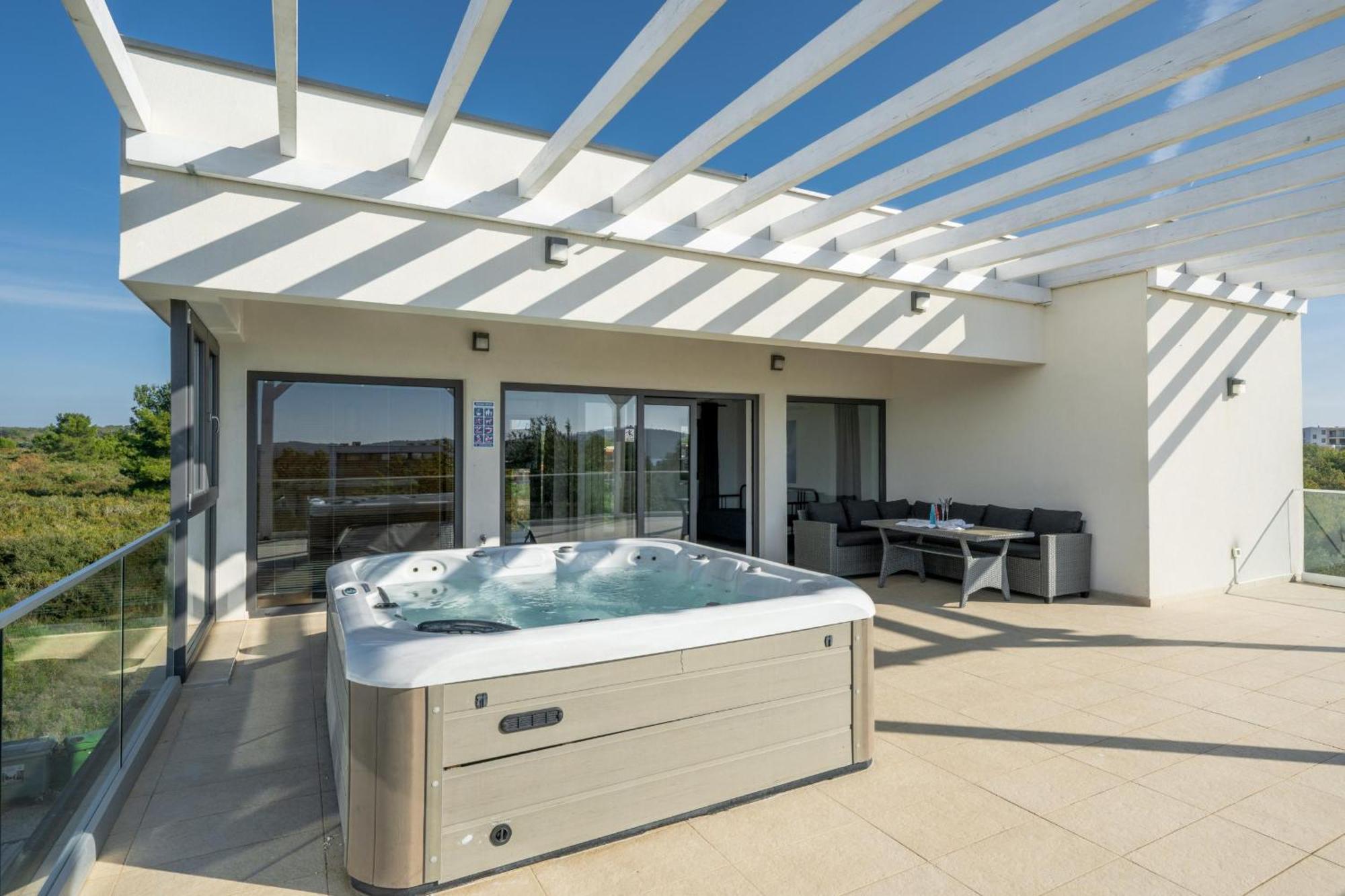 Villa Luna Holiday Home Pomer Exterior photo
