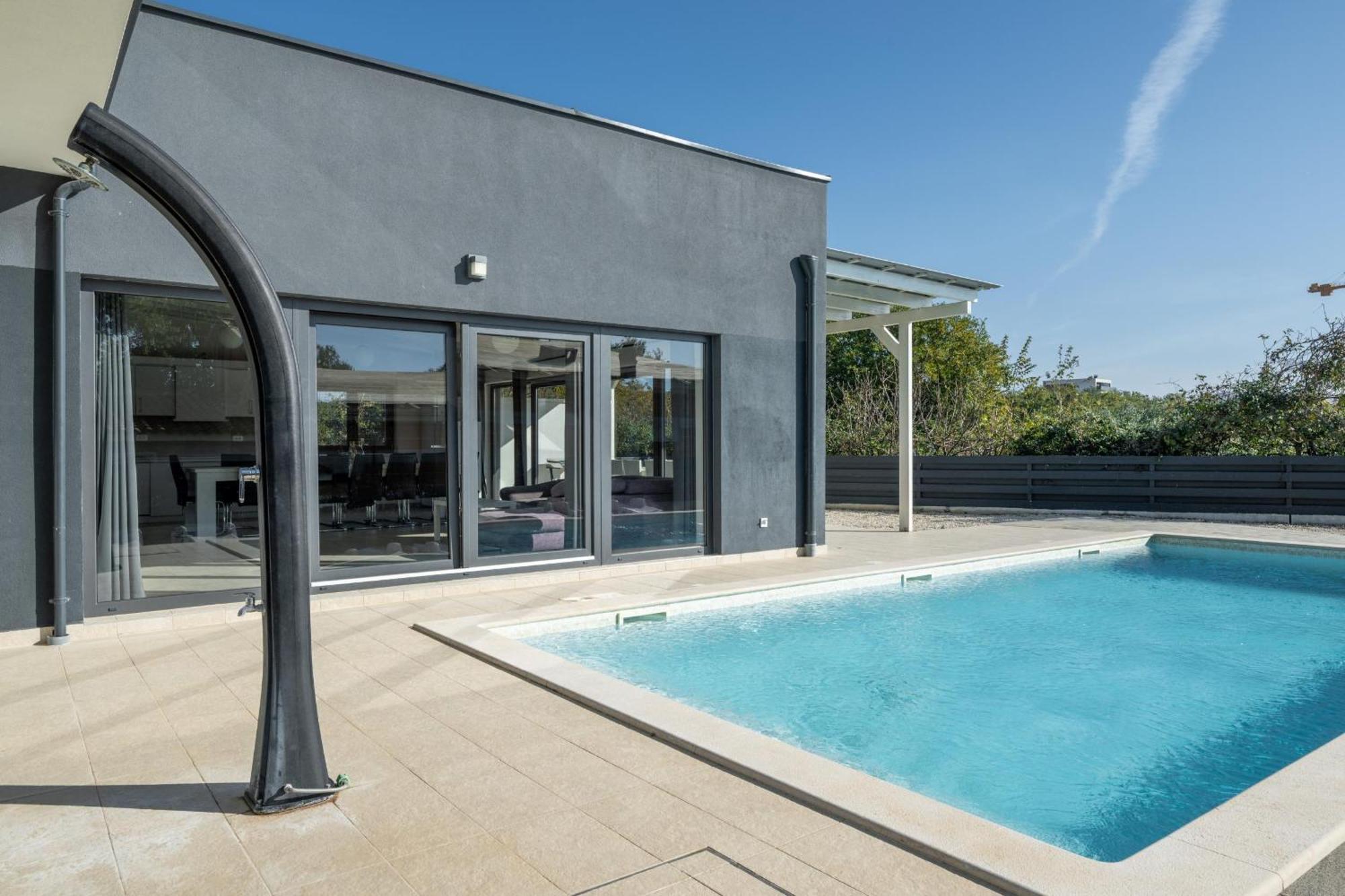 Villa Luna Holiday Home Pomer Exterior photo