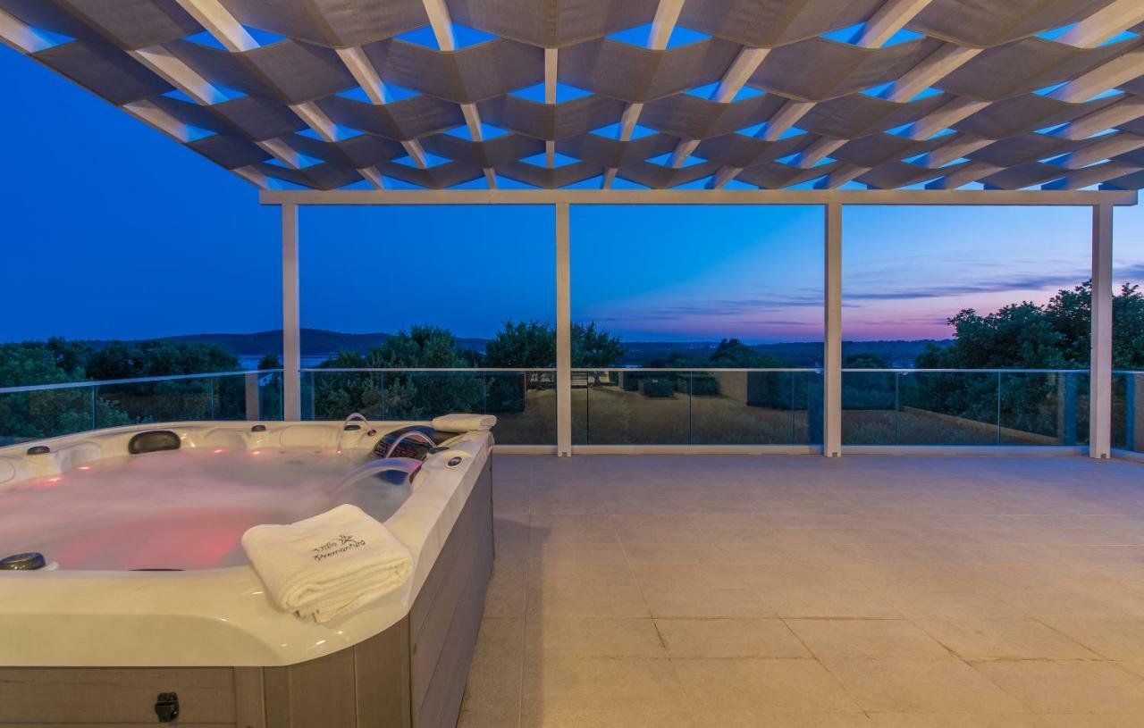 Villa Luna Holiday Home Pomer Exterior photo